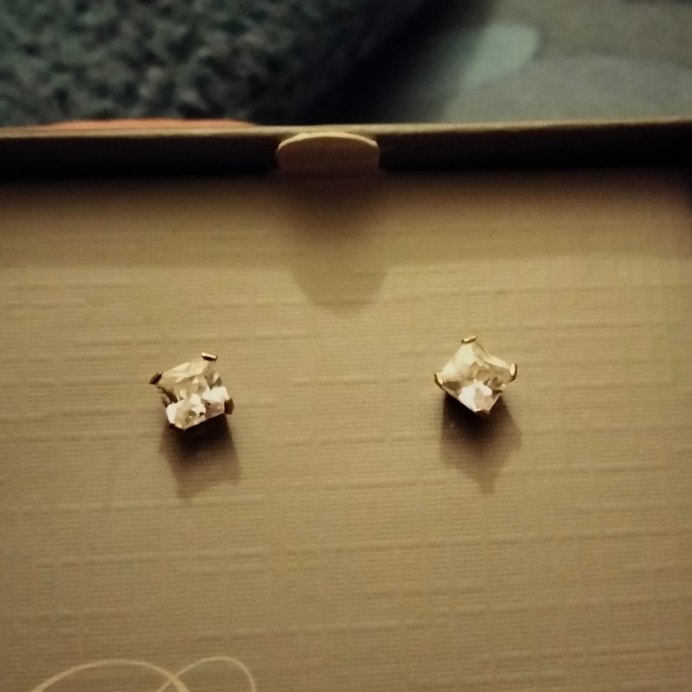 1/2ct 10kt yellow gold Earrings (Sold!!)